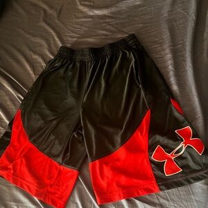 LARGE BLACK & RED UNDER ARMOR SHORTS